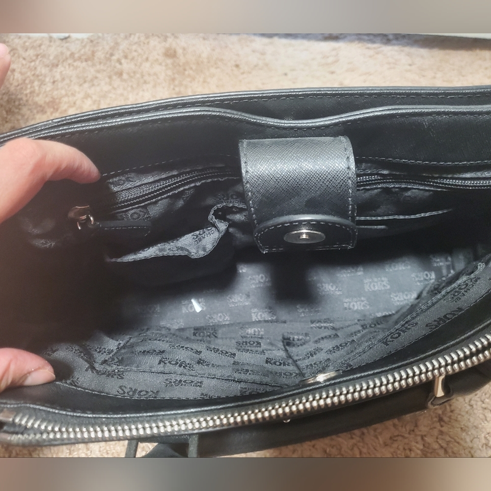 Michael Kors purse - Picture 2 of 3